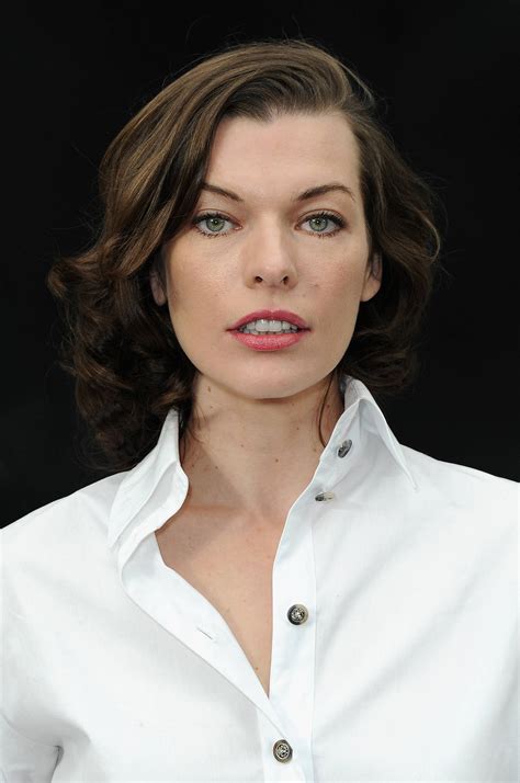 Download Milla Jovovich Classy Simple Fresh Wallpaper | Wallpapers.com