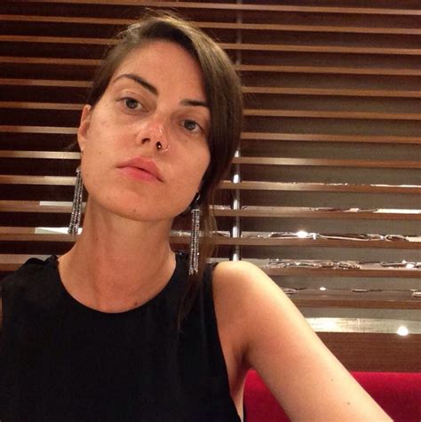Anastasia - Biographie de l'artiste, œuvres célèbres, expositions ...