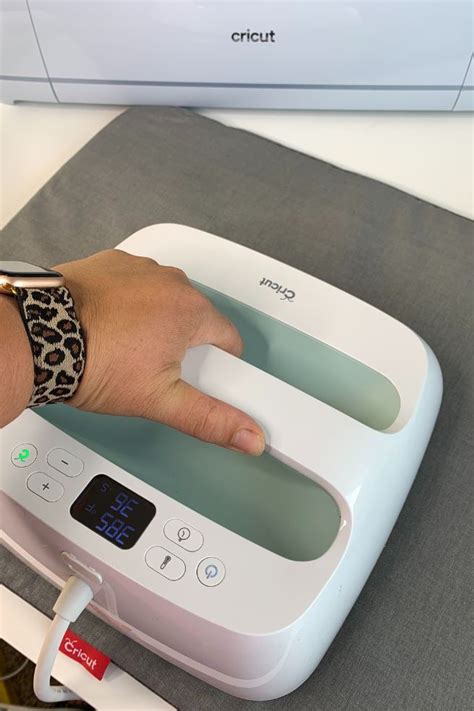 WHAT PROJECTS CAN YOU DO WITH A CRICUT HEAT PRESS? | EVERYDAY JENNY