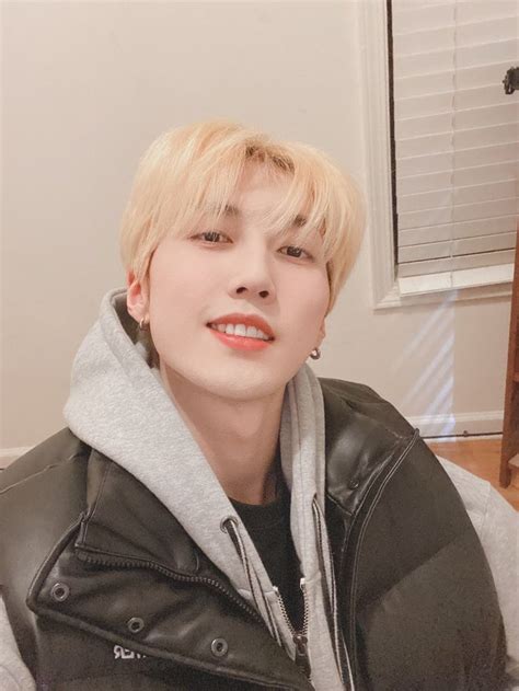 pin     mont kpop groups kpop fandoms