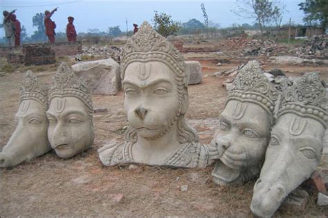 BBC News | In pictures: Mayawati's favourite statue-maker,