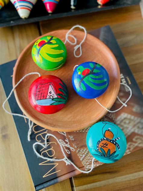 Guatemalan Traditional Wooden Yo-Yo Toys – GUATEARTISAN