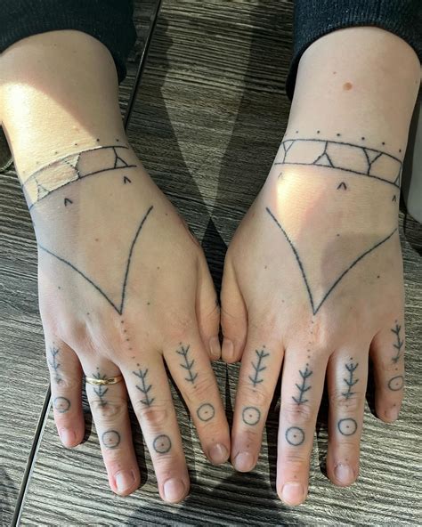 inuit tattoo 8