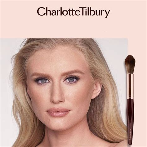 Charlotte Tilbury Кисточка для макияжа - купить с доставкой по выгодным ...