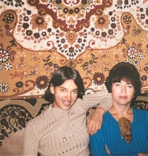 Редкие кадры: Ирина Шейк показала, как она выглядела в детстве