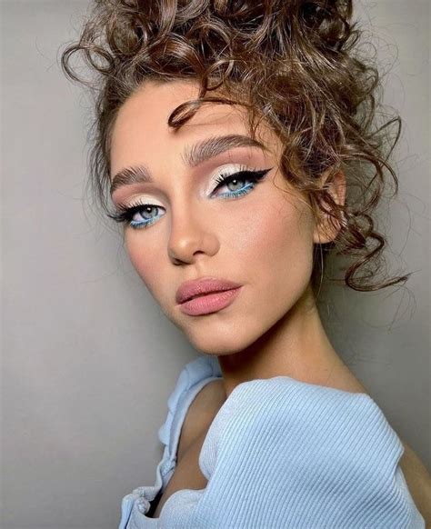 Pin by Anny on ~ make up ~ | Eye makeup, Disco makeup, Hair makeup