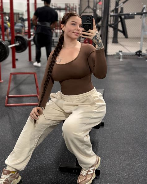 Sara Riley (@badassmommyttv) • Instagram photos and videos