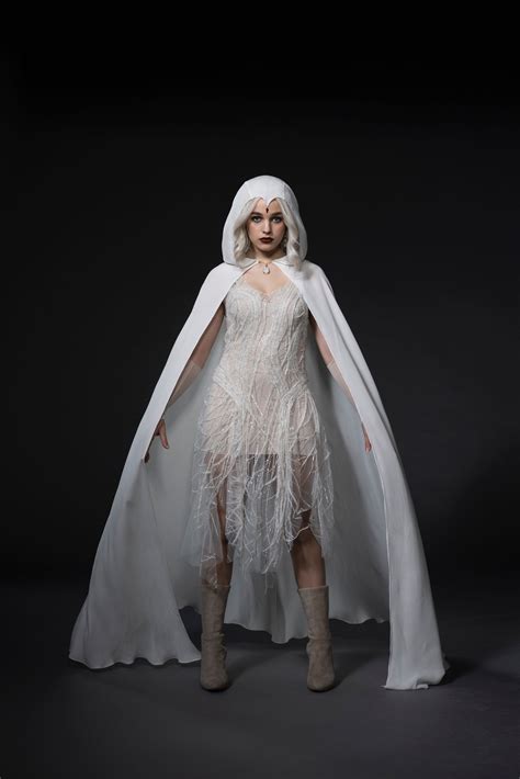 Titans Season 4 Images Spotlight Raven's New Comics-Accurate Costume