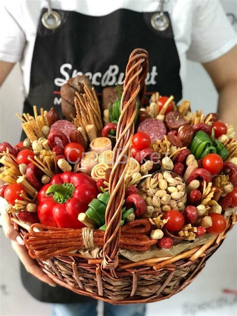 Большая корзина с сыром и колбасой "Изобильная". Купить с доставкой в ...
