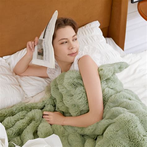 Patpat Throw Blanket for Couch Bed Fleece Flush Faux Fur Throw Blanket