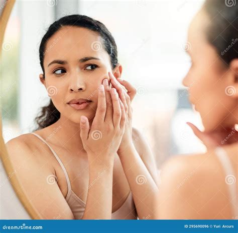 Dermatologists are warning against popping pimples and cysts at home 20