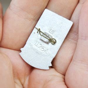 Vintage Soviet USSR Pin Badge Volochysk city USSR Pin - Etsy