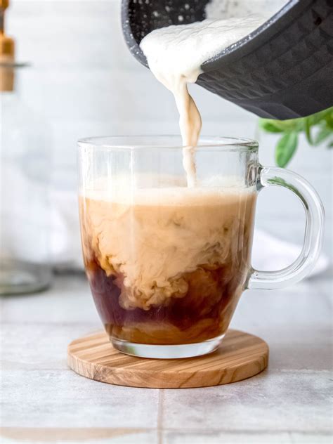 Easy Oat Milk Latte - coffeecopycat.com
