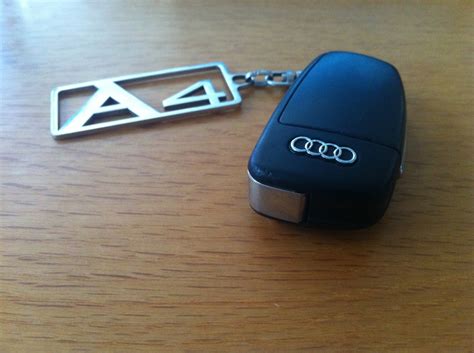 Брелок А4 — Audi A4 (B7), 2 л, 2006 года | аксессуары | DRIVE2