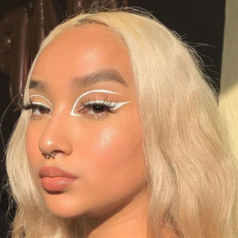 Pin by hafsa on beauty | Fashion makeup, Creative makeup looks, Hair makeup