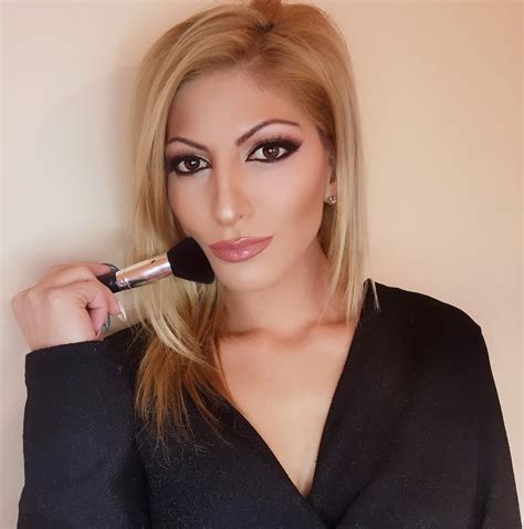 Професионален гримьор Габриела Драгиева