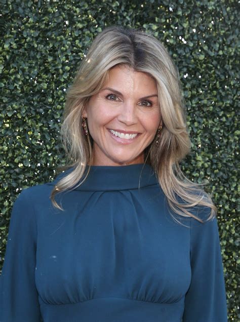 Lori Loughlin Makes Red Carpet Debut After Admission Scandal