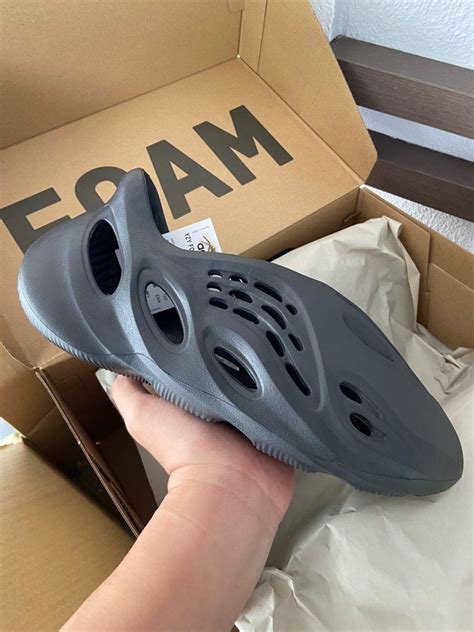 Yzy foam runner onyx, Men's Fashion, Footwear, Sneakers on Carousell
