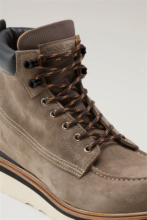 Men's Moc Toe Boots in Suede brown | Woolrich US