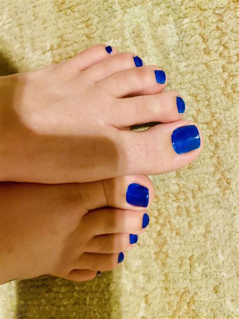 Happy Monday- hope my cute toes brighten your day! | Scrolller