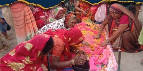 Amazing: The dead body of a living woman was taken out, slogans of Ram ...