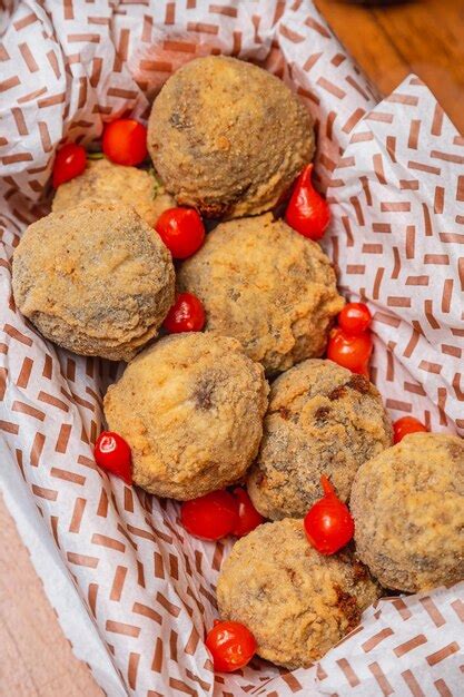 Bolinho De Feijao Frito - Bolinho de feijão frito feijoada coxinha comida típica brasileira com ...