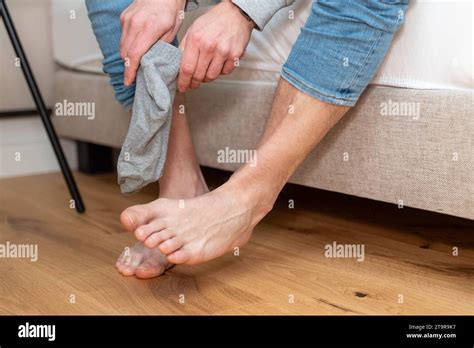 Warm anziehen hi-res stock photography and images - Alamy