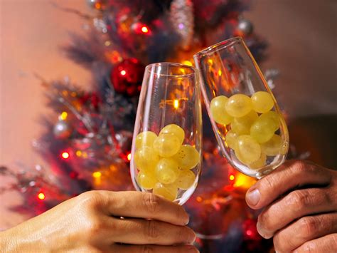 What Does 12 Grapes Tradition On NYE Mean & How To Do It Right