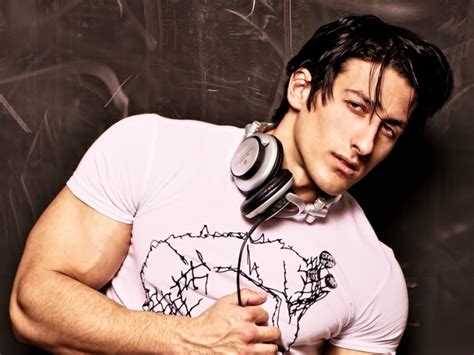 FIT HOT GUYS: THE PHYSICAL PERFECTION OF SADIK HADZOVIC