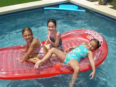Davis Divas and Dude: Besties Pool Party
