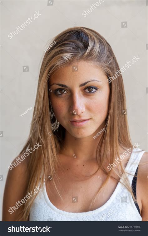 Portrait Beautiful 23 Year Old Girl Stock-foto 211724026 | Shutterstock