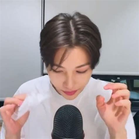 Hyunjin Stray Kids | Celebrities funny, Funny face gif, Snapchat funny