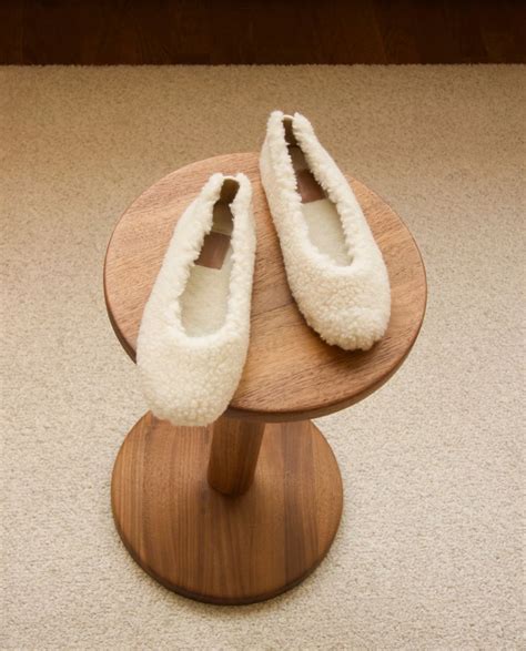Pantofole peluche, le scarpe per stare in casa più chic