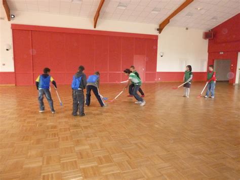 Le hockey sur parquet ! - Les écoles maternelle et élémentaire d'Ardin