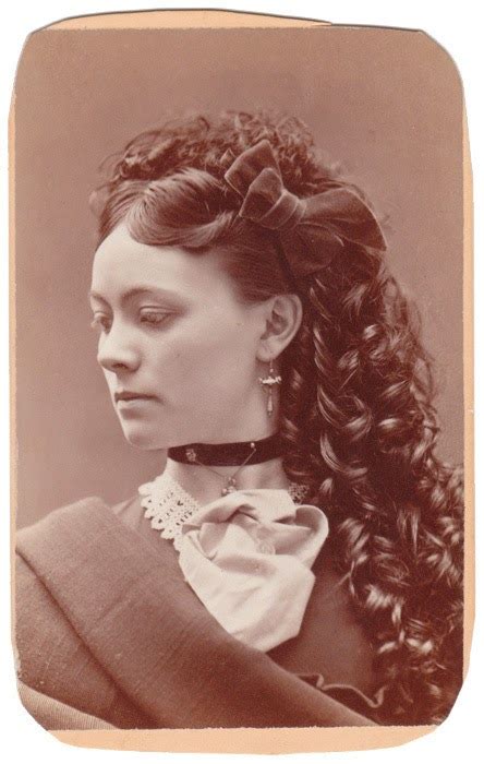 10+ Best Victorian Era Women's Hairstyles Powdery