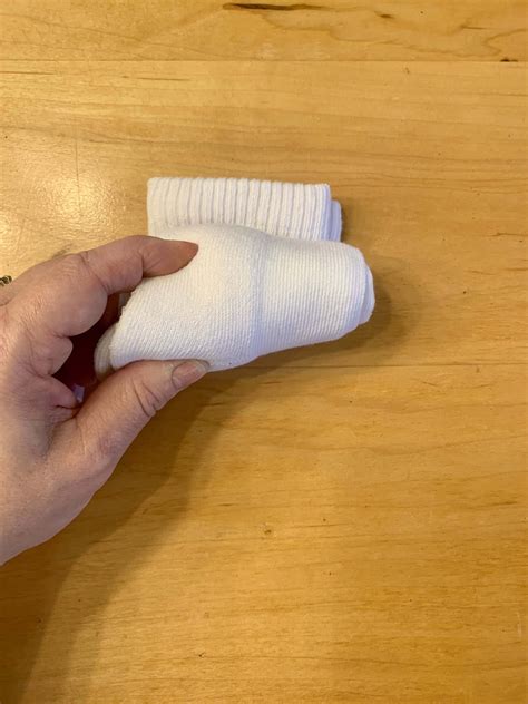 HOW TO FOLD AND ORGANIZE SOCKS