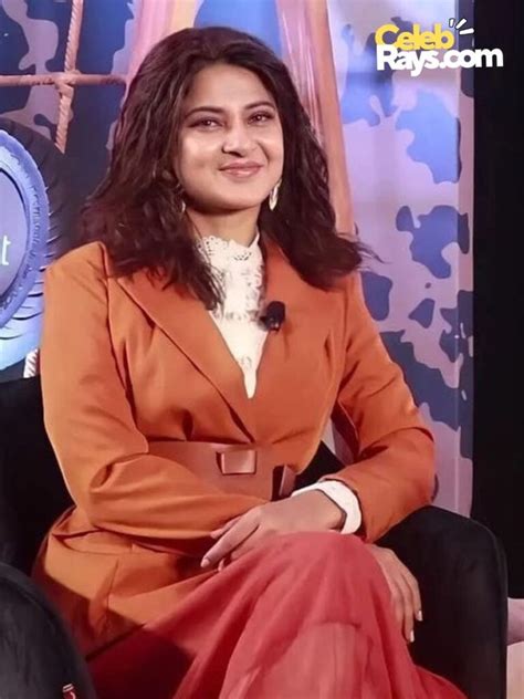 Jennifer Winget - Bio, Wiki, Career, Age, Height, Family, Boyfriend ...