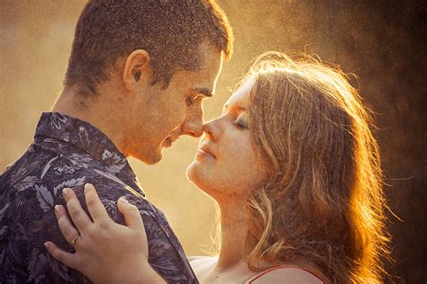 225 - Romantic Couple In Rain Hd - 1800x1200 Wallpaper - teahub.io
