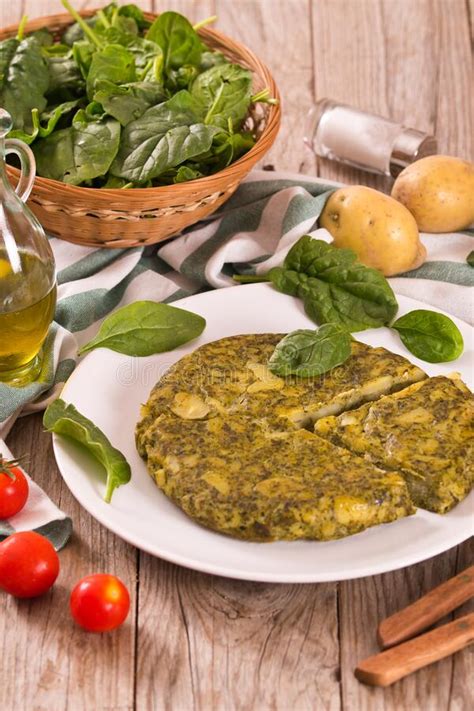 Spanish Omelette with Spinach. Stock Photo - Image of gourmet, papas: 213430072