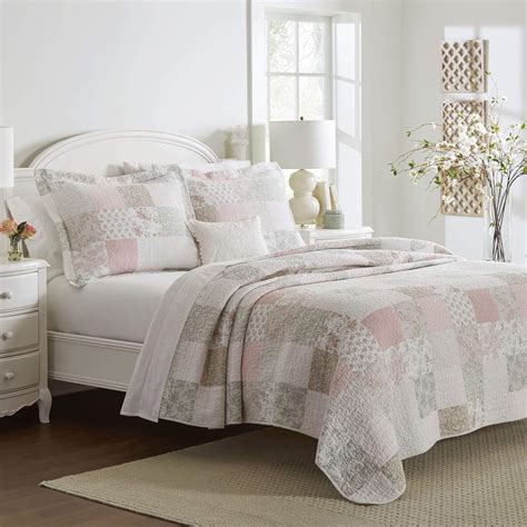 Amazon.com: Laura Ashley Home - Quilt Set, Cotton Reversible Bedding
