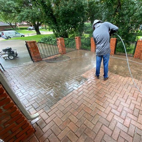 how much should i charge to pressure wash a driveway