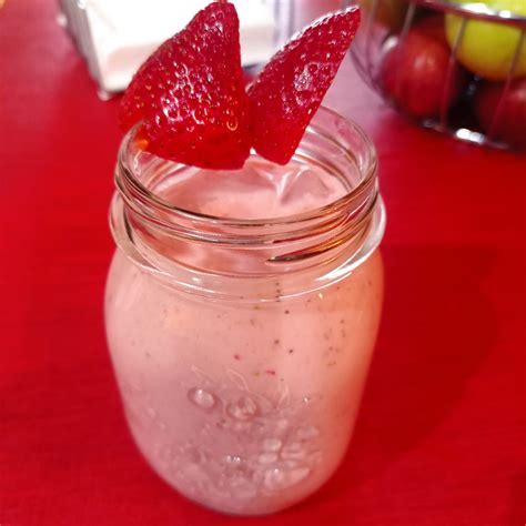 Καλοκαιρινό smoothie φράουλα - μπανάνα