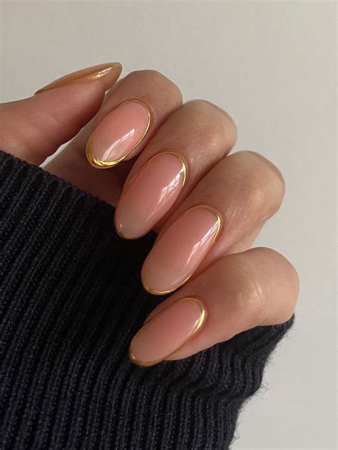 8 Delicate Nail Designs We Want on Our Nails Right now | Who What Wear