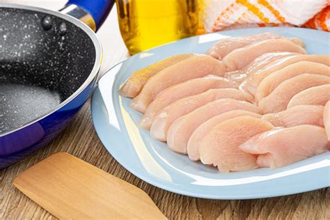 ささみの茹で方を解説！しっとり柔らかくする方法にレンジ蒸しや冷凍保存も紹介！ | ふるなび公式ブログ ふるさと納税DISCOVERY