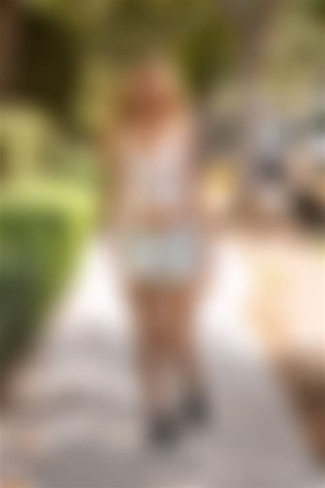 Lily Ivy having fun in the sun (Full set in comments) : BustyPetite