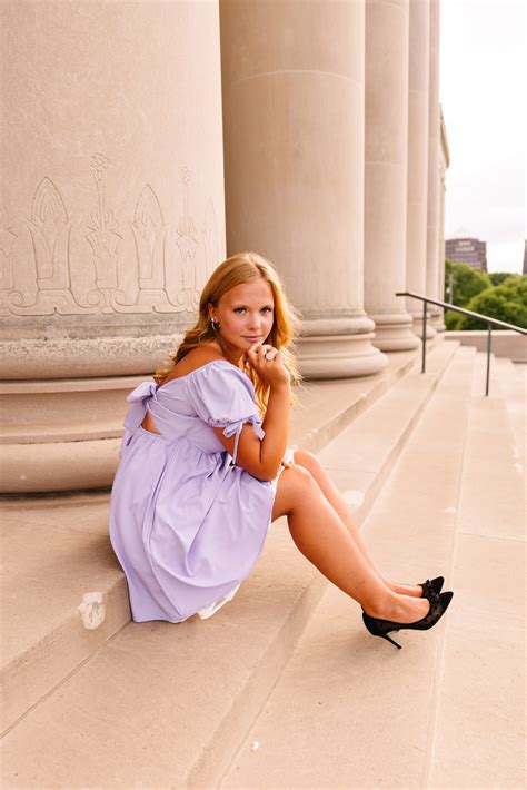 Senior Session at the Nelson Atkins Museum | Kansas City Portrait
