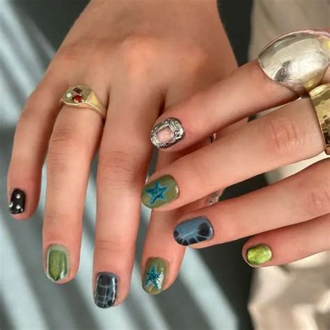 30+ Dripping Dark Green Nail Designs For Fall Manicures – MorningKo