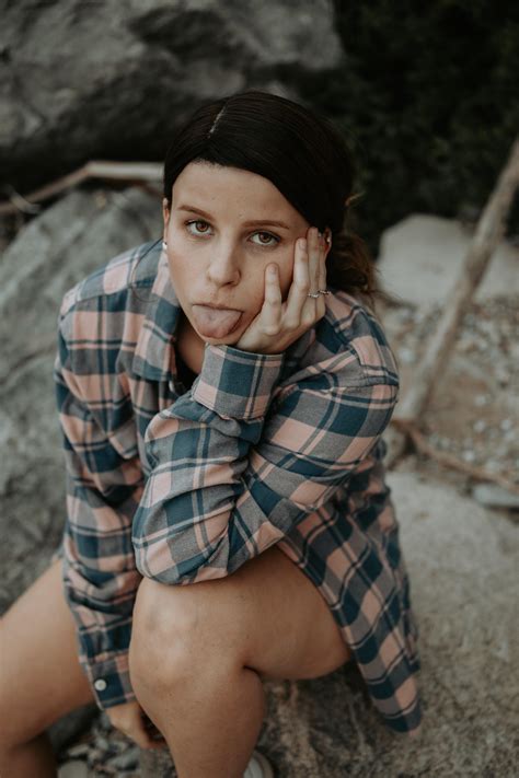 Sunnie Bunnie [Sony A7R3 Zeiss 50mm Natural Light] : r/portraits