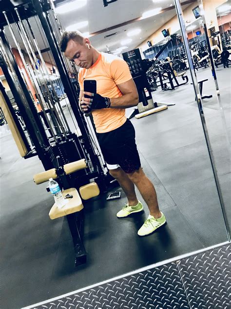 Week off from the gym for being sick. Finally made it back. : r