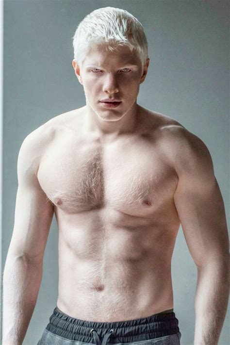 Pin de Thomas Wilkins em albino | Garotos sensuais, Retrato masculino